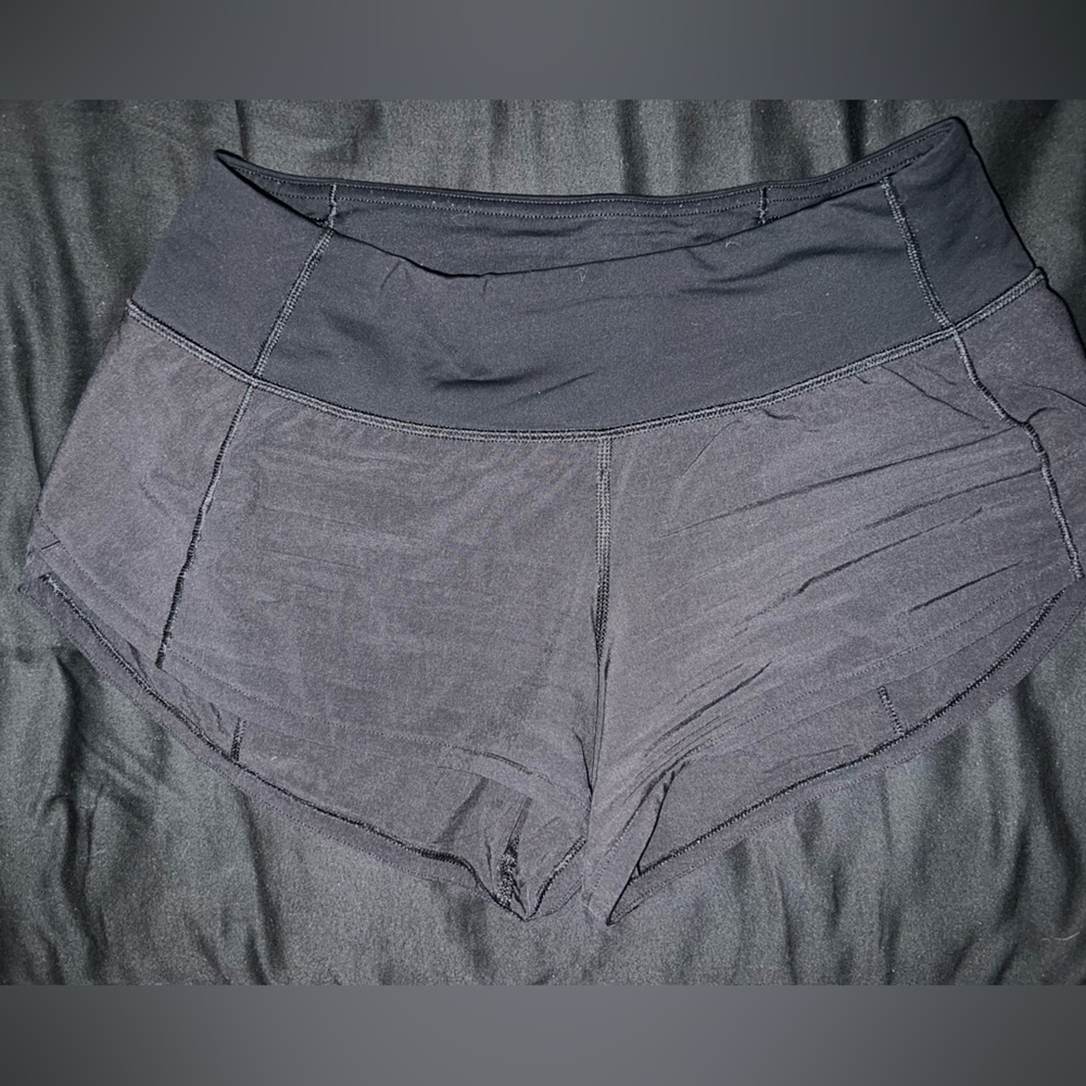 Lululemon speed up low rise 2.5” shorts